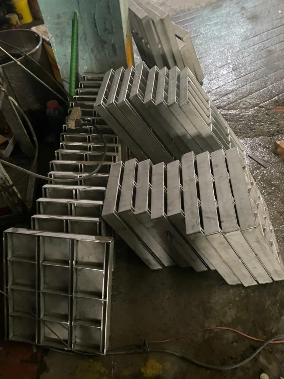 tấm đan inox - hình minh họa 1